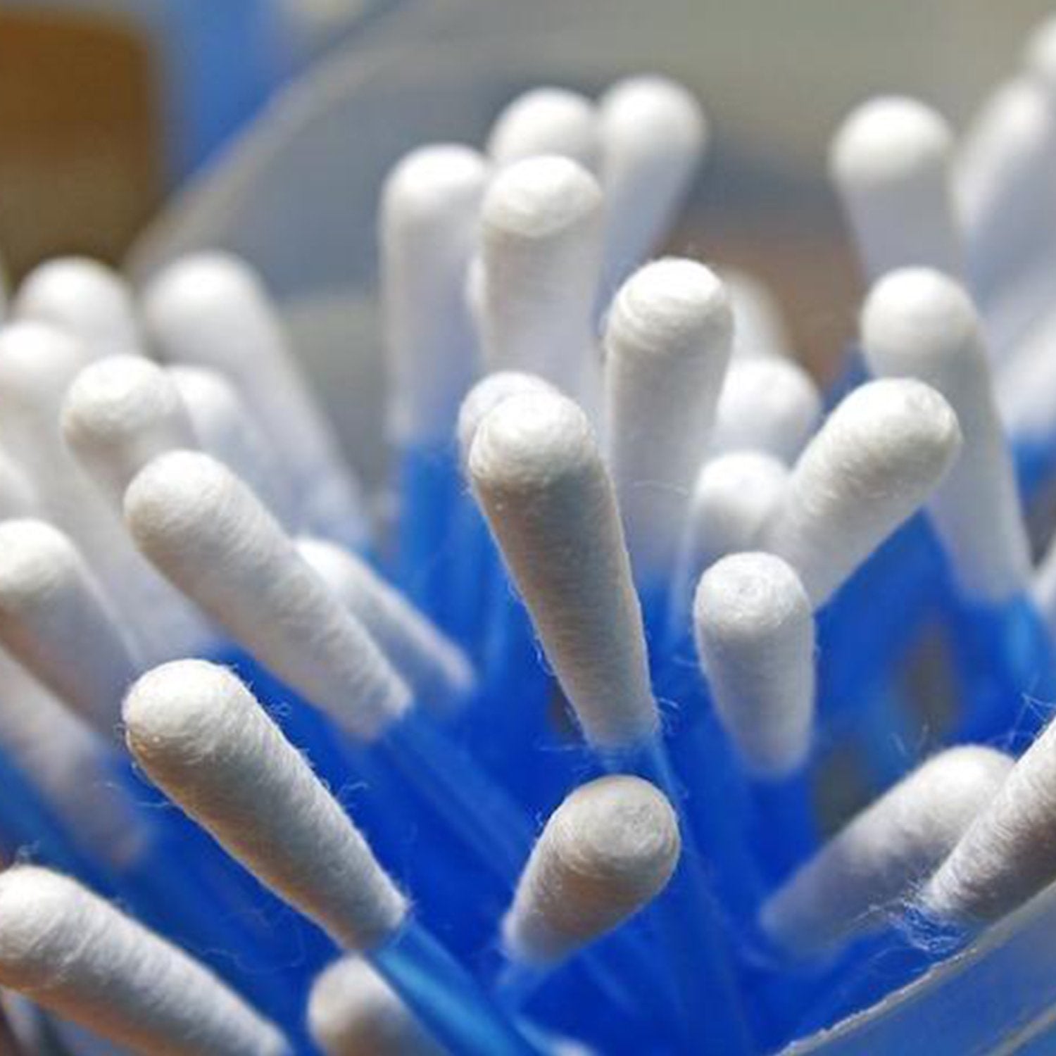 6010 Small Cotton Buds for ear cleaning, soft and natural cotton swabs (100 per pack) 6010 Small Cotton Buds for ear cleaning, soft and natural cotton swabs (100 per pack)